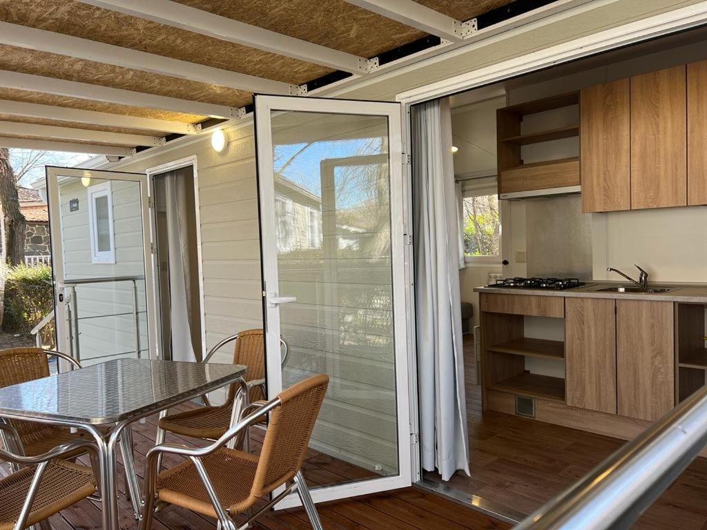 Bungalows & Albergue La Playa Logroño Exterior foto