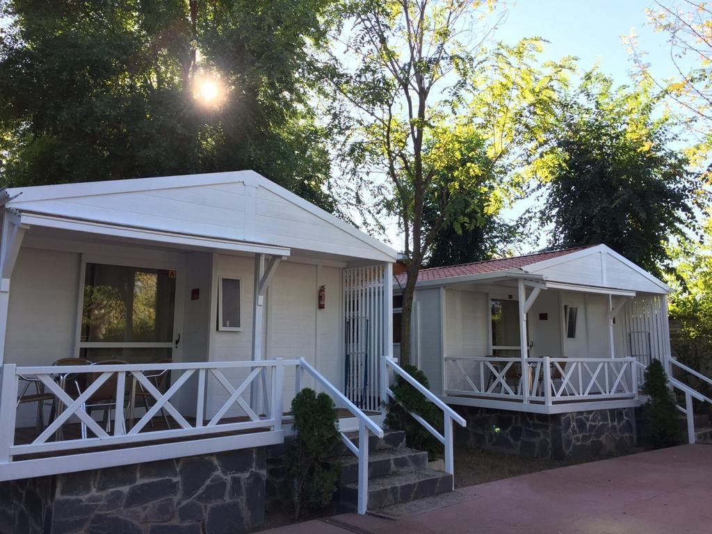 Bungalows & Albergue La Playa Logroño Exterior foto